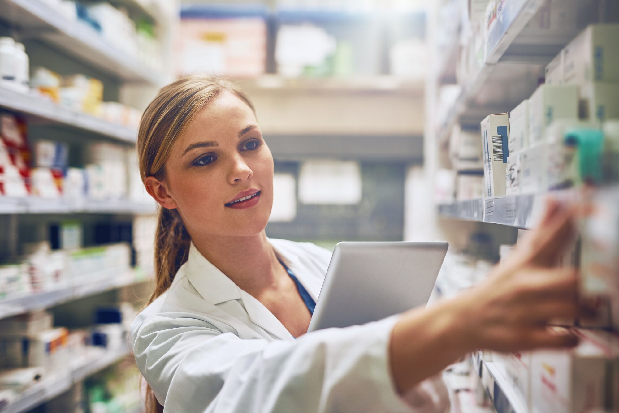 Why Train for a Career as a Pharmacy Technician?